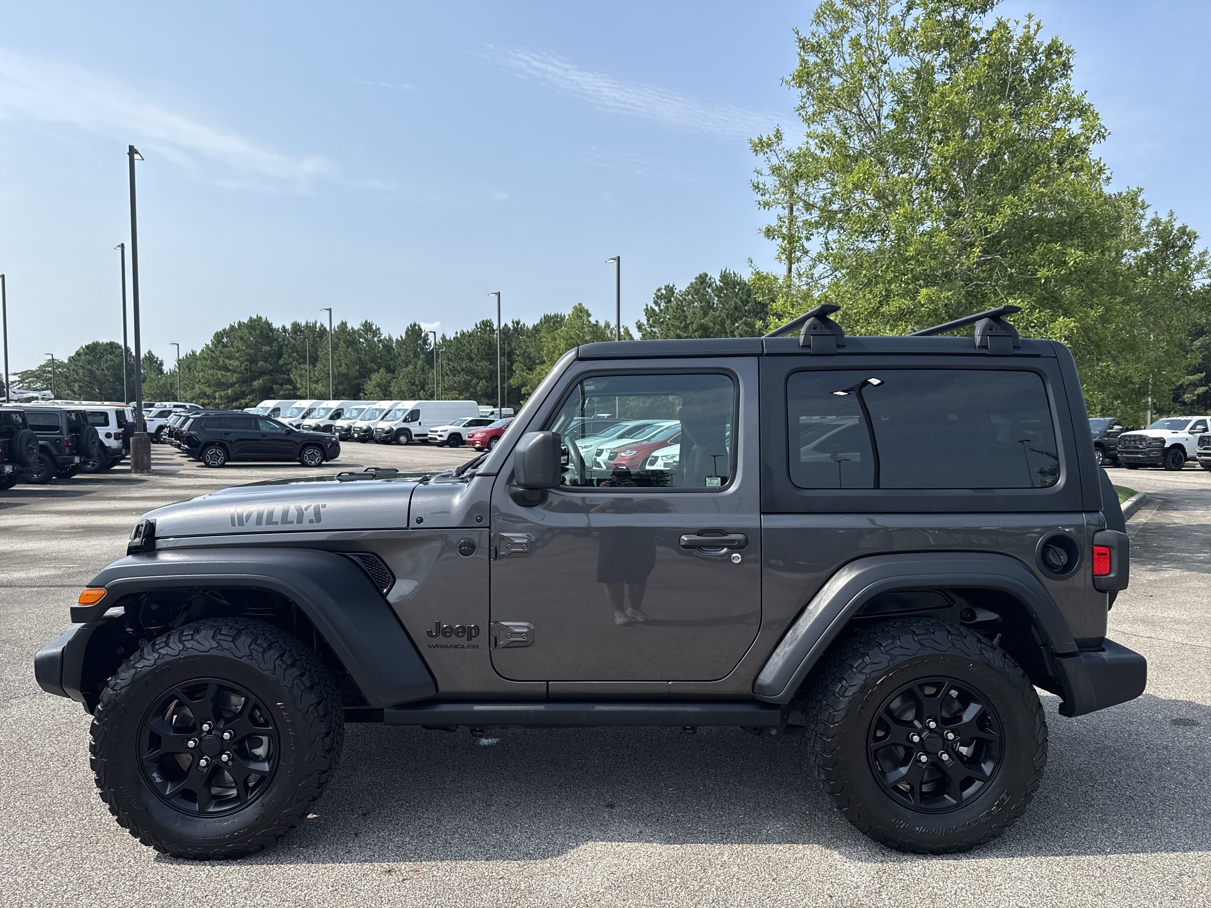 Used 2020 Granite Crystal Metallic Clearcoat Jeep Willys image 4