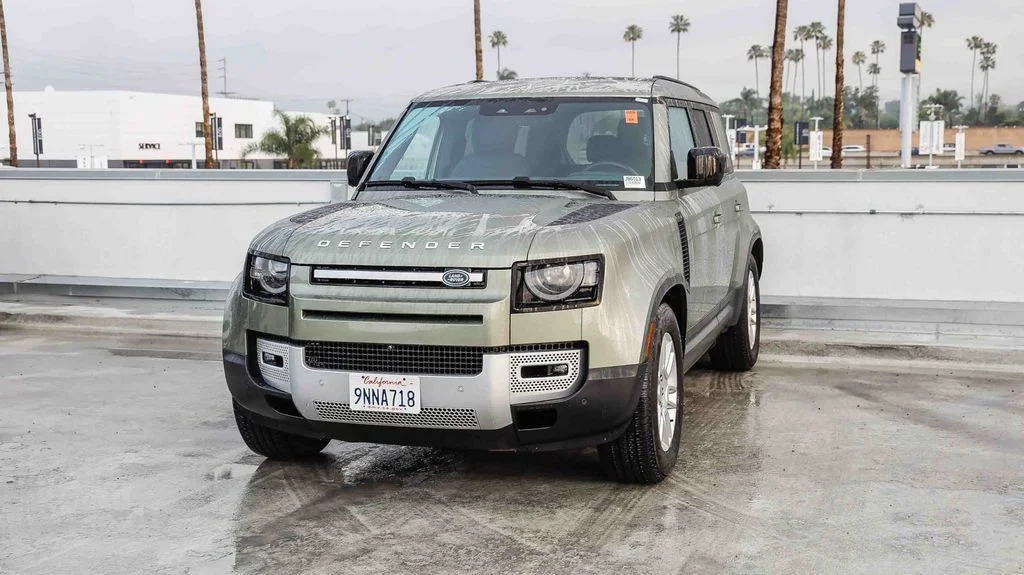 Used 2024  Land Rover S image 4