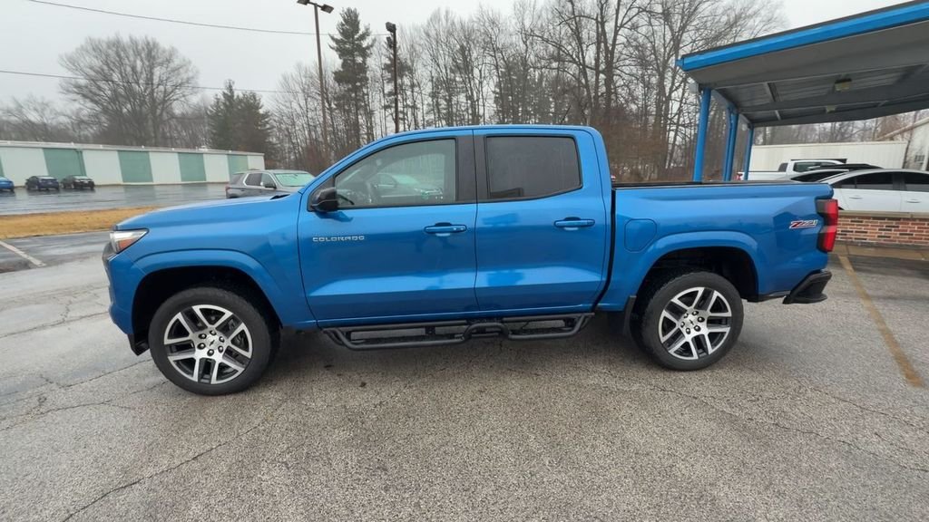 Used 2024 Blue Chevrolet Z71 image 5