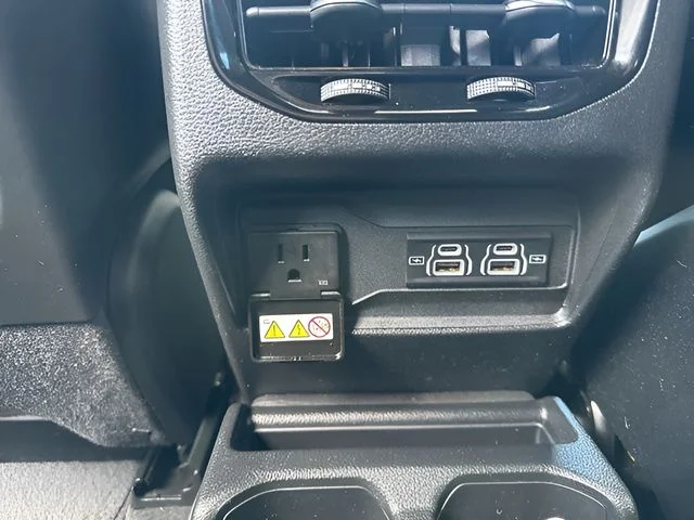 Used 2023 White Jeep Altitude image 34