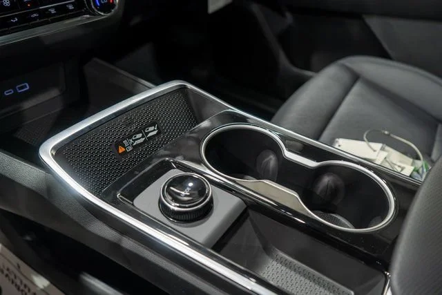 New 2027 Summit White Chevrolet LT image 24