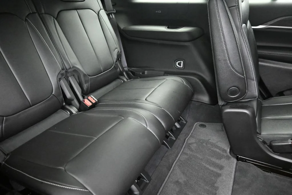Used 2024 Gray Jeep Limited image 11