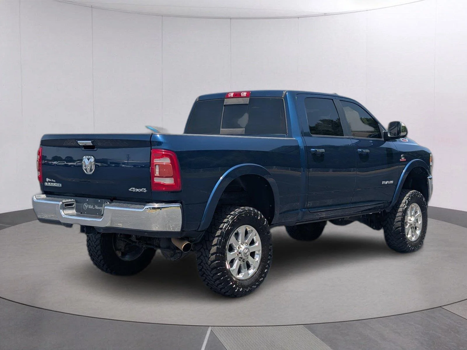 Used 2020 Patriot Blue Pearlcoat Ram Laramie image 6