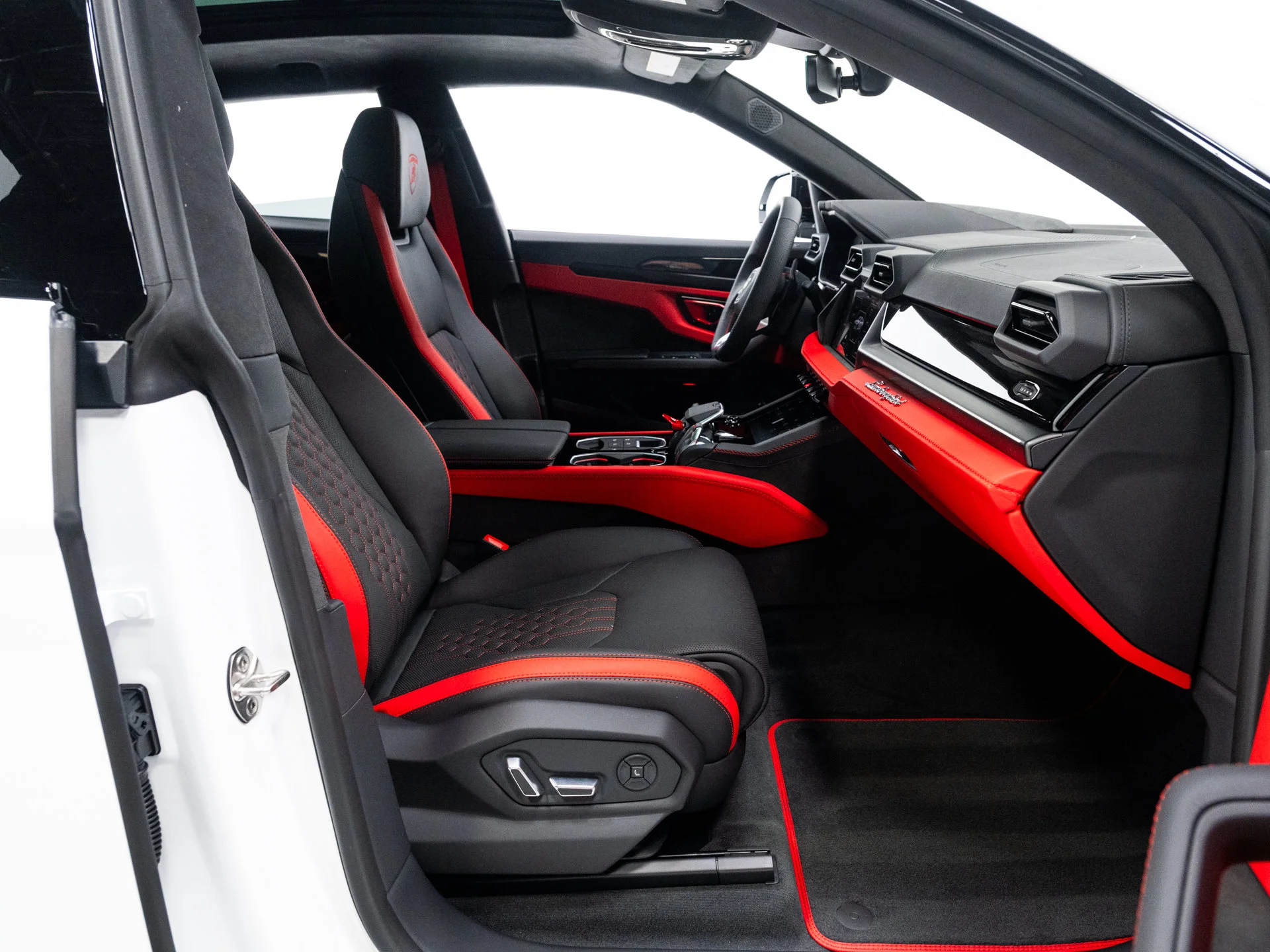 Used 2025  Lamborghini SE image 56