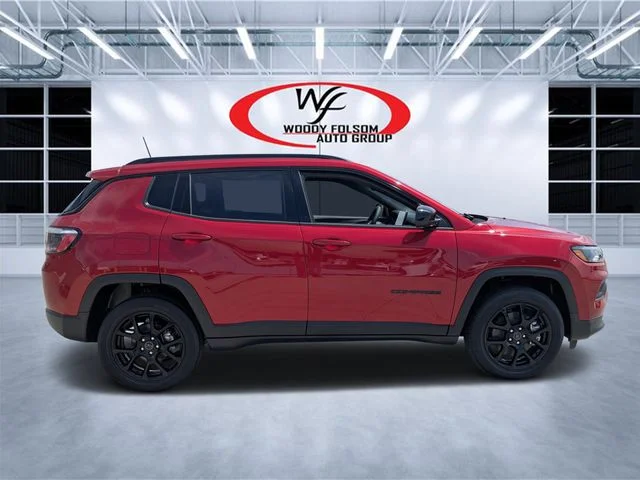 New 2026 Red Hot Pearl-Coat Exterior Paint Jeep Latitude image 2