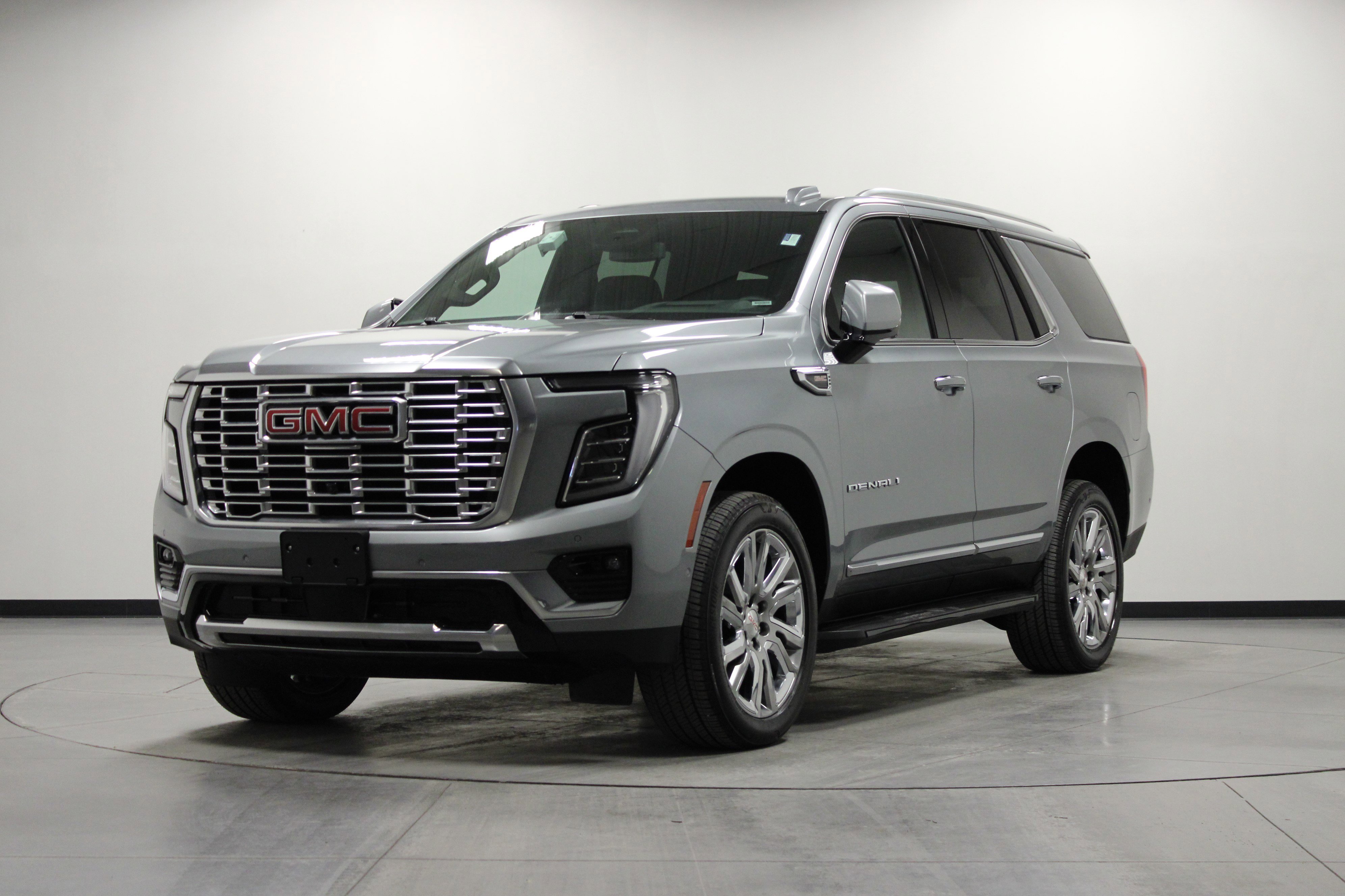 Used 2025 Sterling Metallic GMC Denali image 8