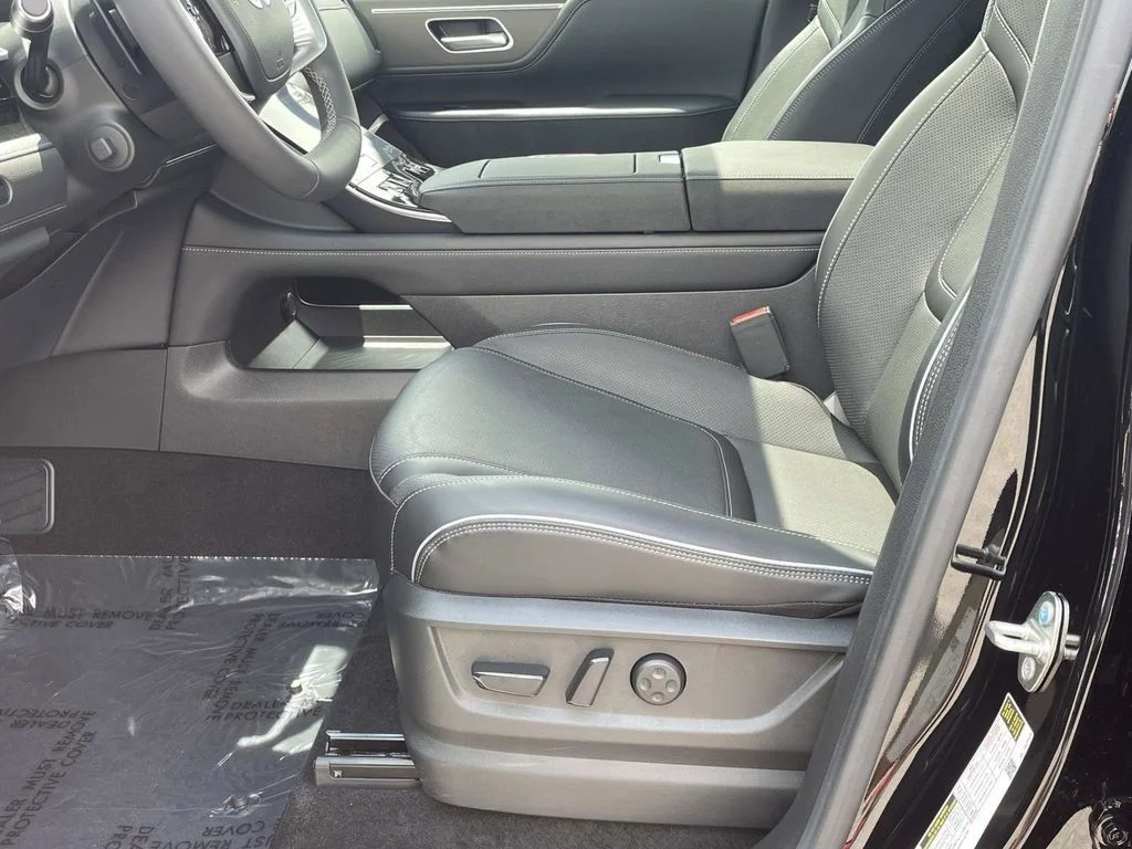 Used 2025 Black INFINITI LUXE image 17