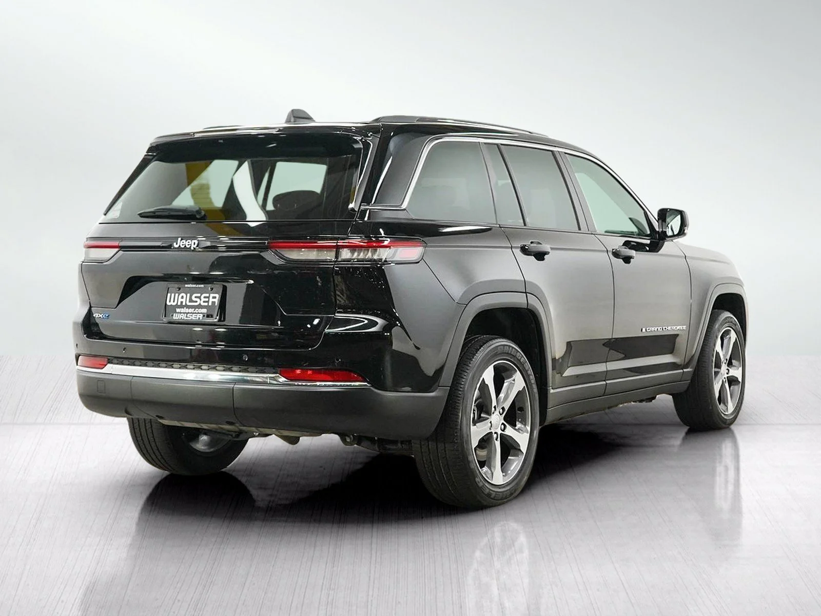 Used 2024 Diamond Black Crystal Pearlcoat Jeep 4xe image 5