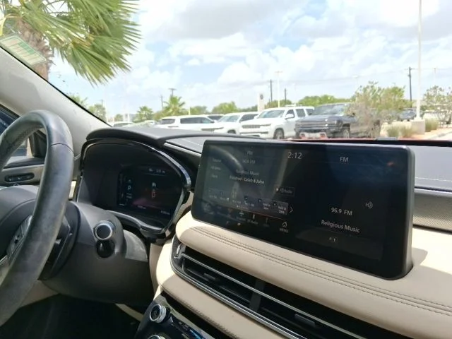 Used 2024 Red INFINITI LUXE image 11