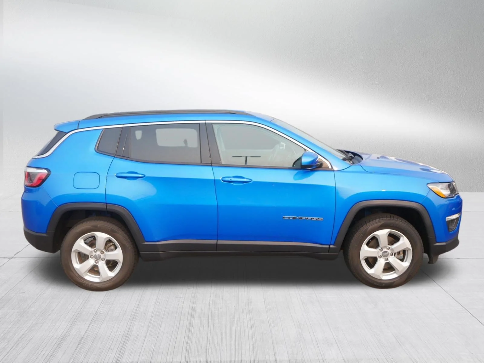 Used 2018 Jeep Compass Latitude with VIN 3C4NJDBB2JT398812 for sale in Cambridge, MN