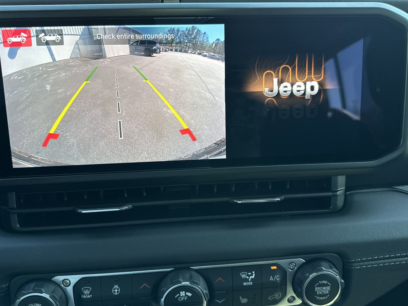 2025 Jeep Wrangler 4-Door Sahara - Photo 25