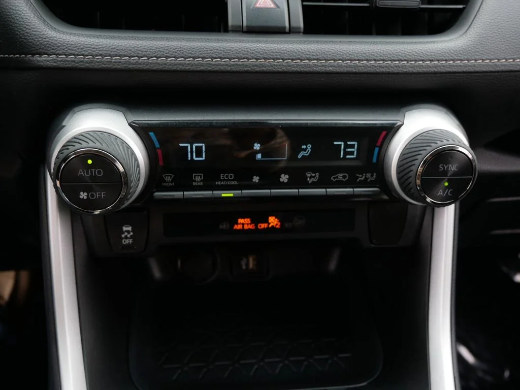 Used 2025 White Toyota XLE image 21