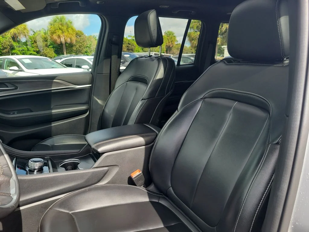 Used 2024 Silver Jeep 4xe image 27