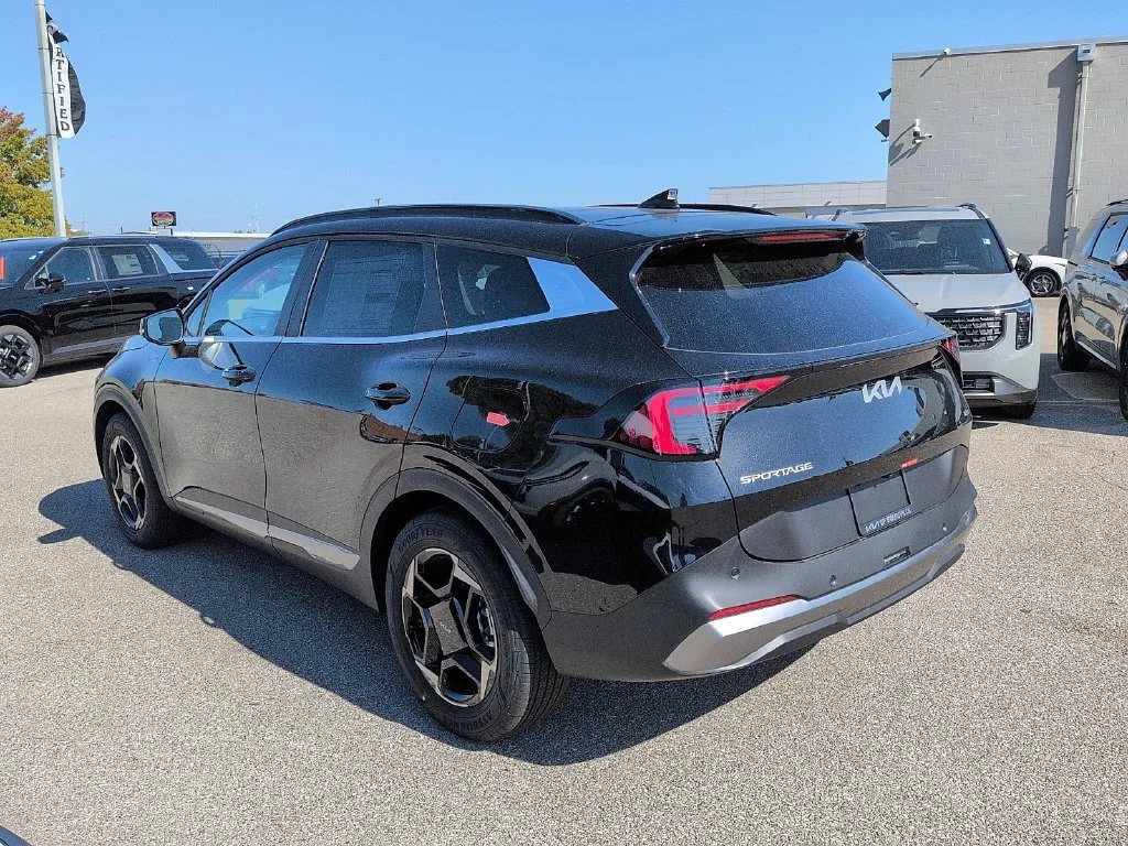 New 2027 Fusion Black Kia EX image 5