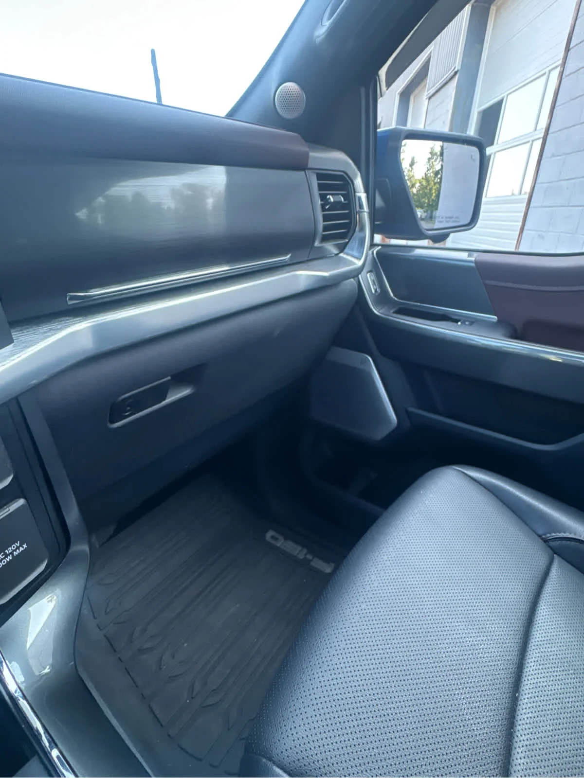 Used 2022 Atlas Blue Metallic Ford LARIAT image 17