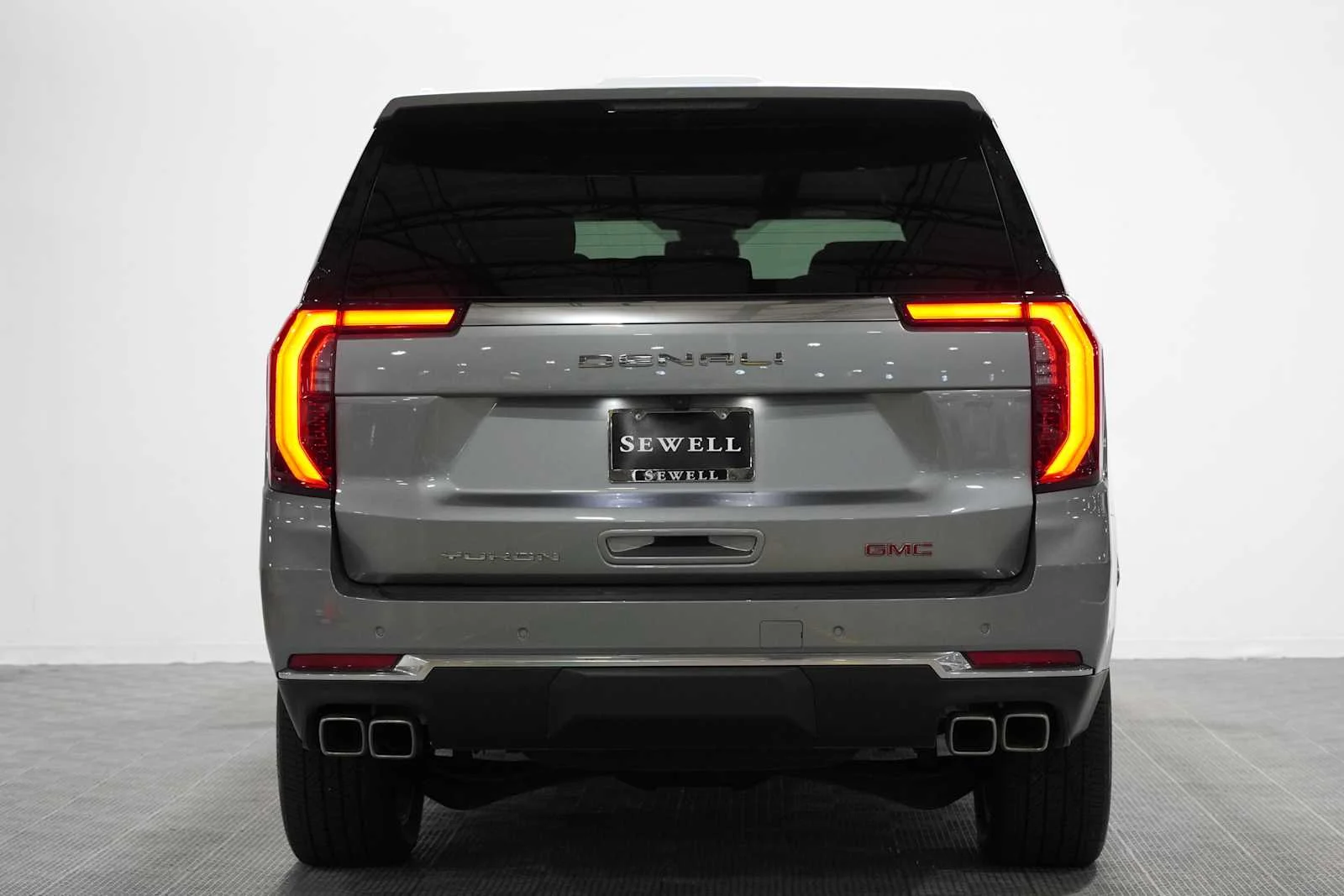 Used 2025 Sterling Metallic GMC Denali image 5