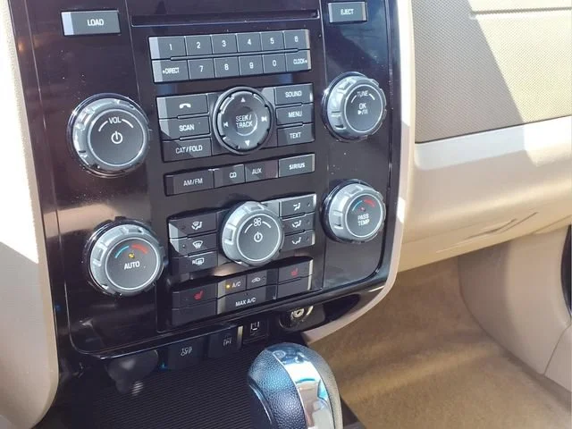 Used 2012  Ford Limited image 8