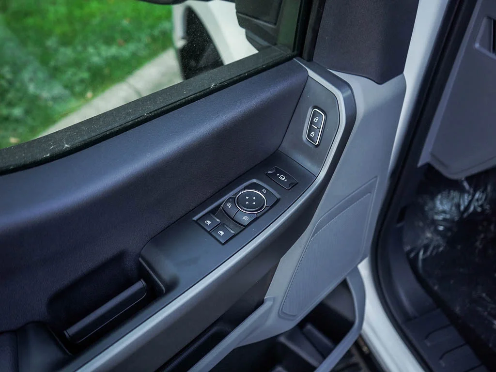 New 2027 Oxford White Ford F-350® XLT image 14