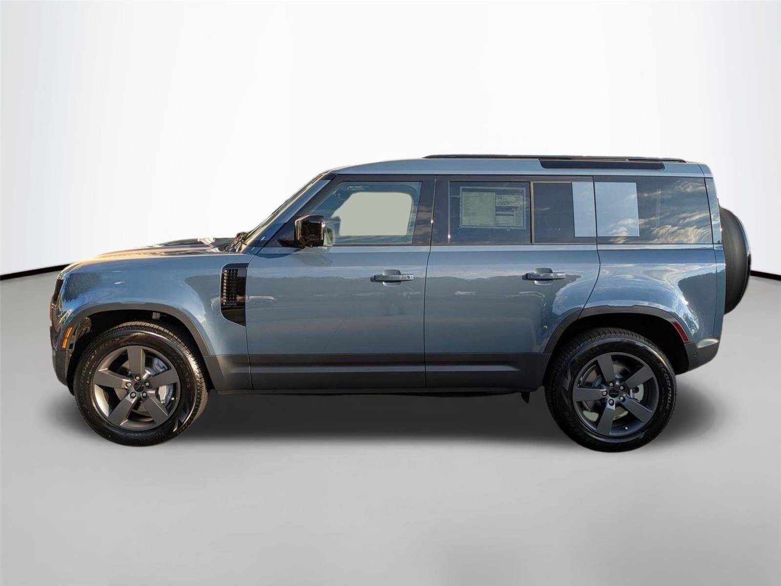 Used 2026 Tasman Blue Metallic Land Rover S image 9