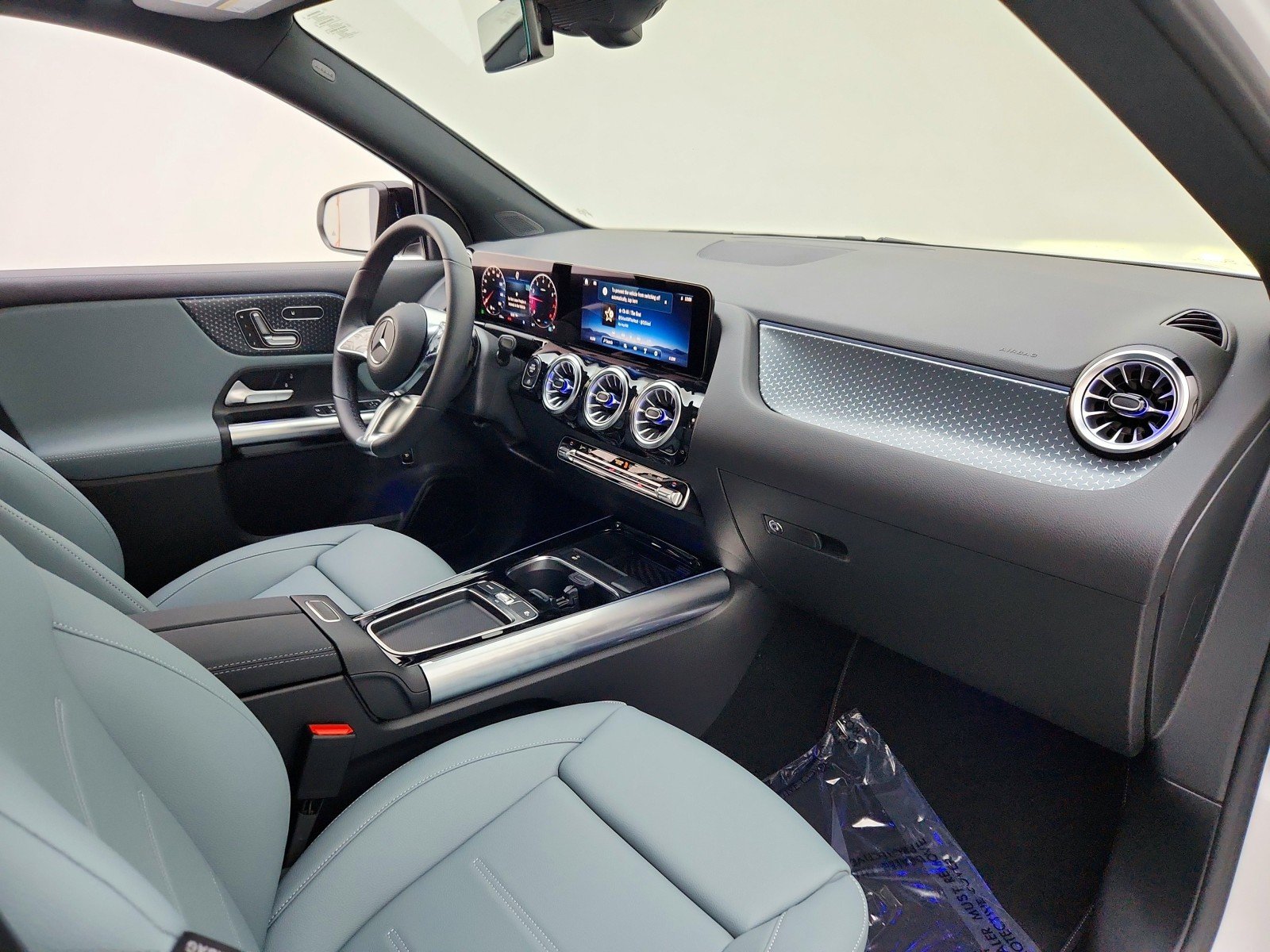 New 2026 Polar White Mercedes-Benz GLA 250 SUV image 19
