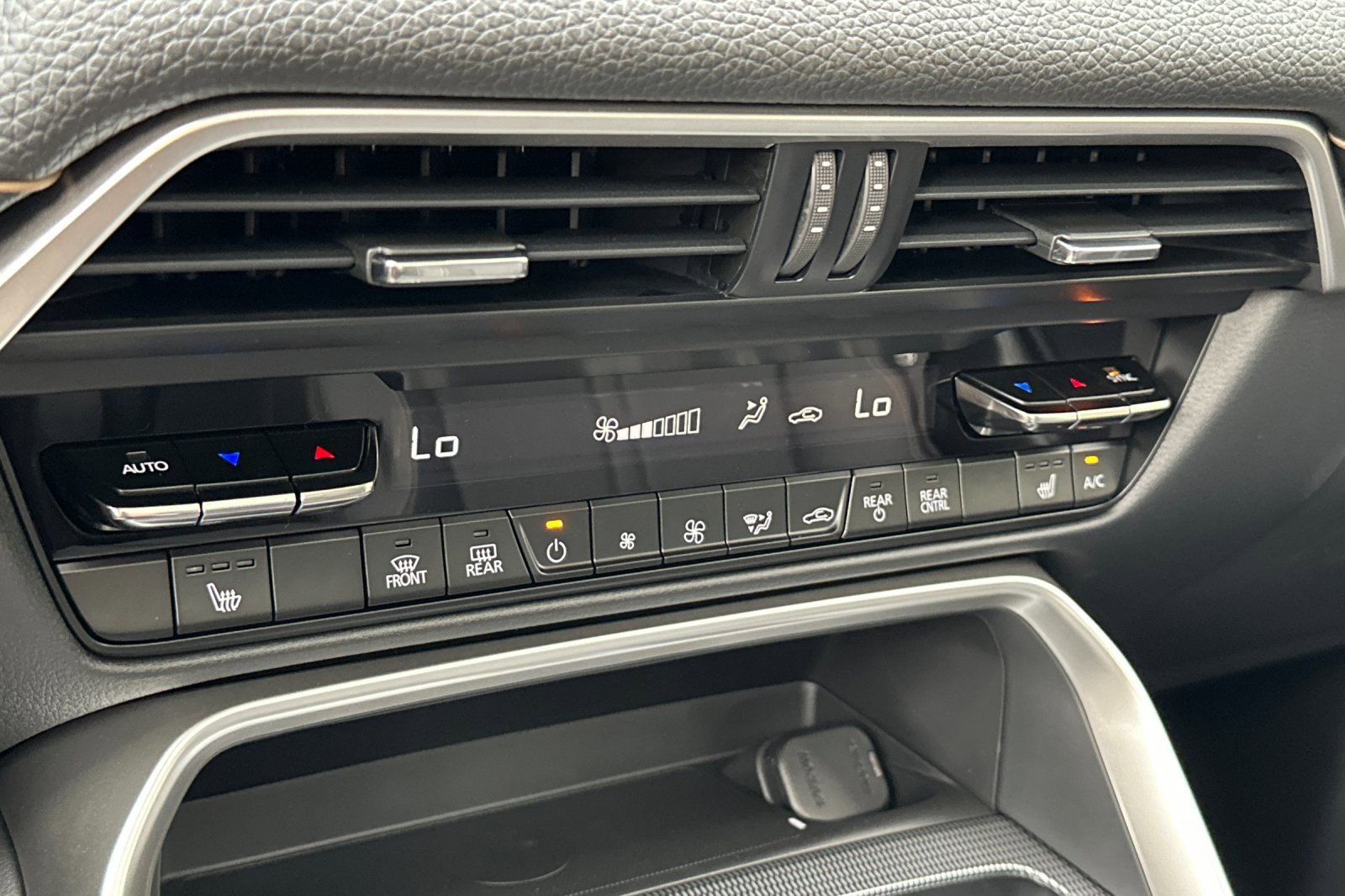 2025 Mazda CX-70 Premium Package - Photo 24