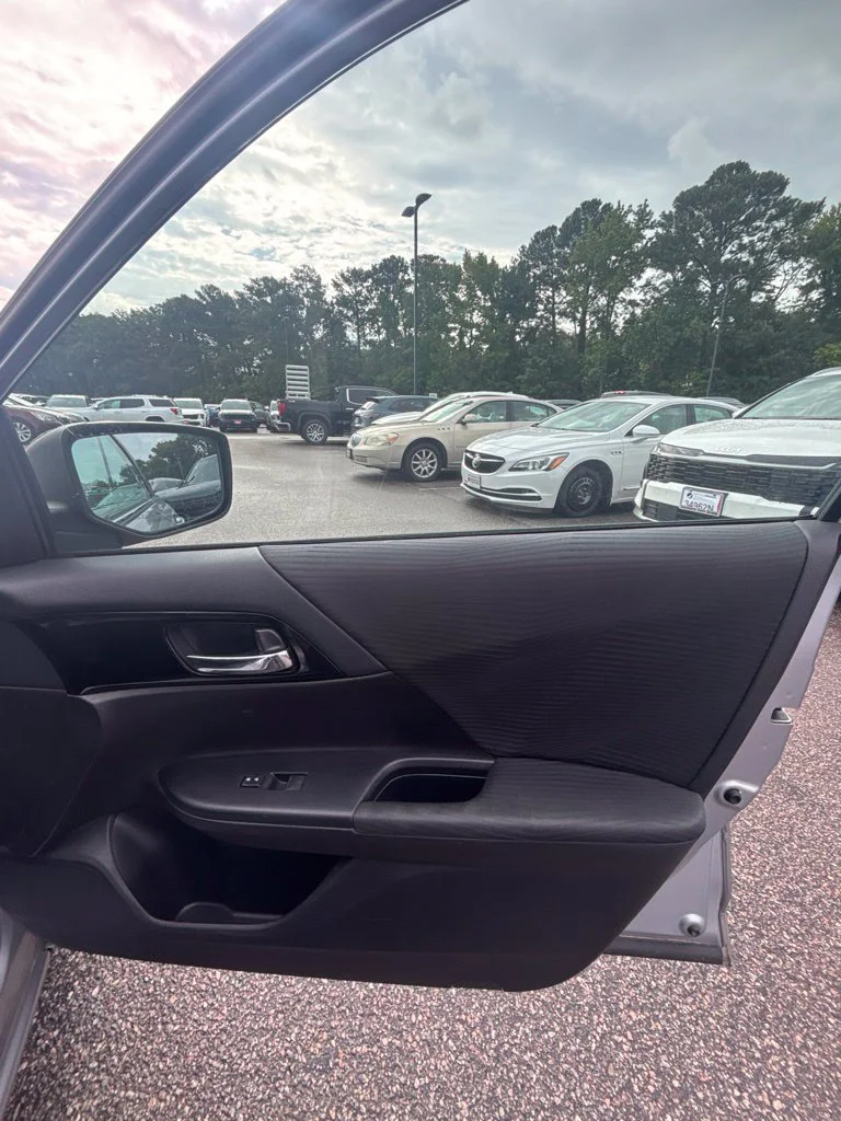 Used 2017 Silver Honda LX image 22