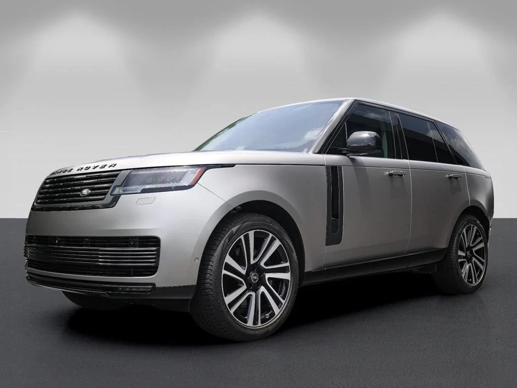 Used 2023 Flux Silver SV Bespoke Ultra Metallic Satin Land Rover SV image 7