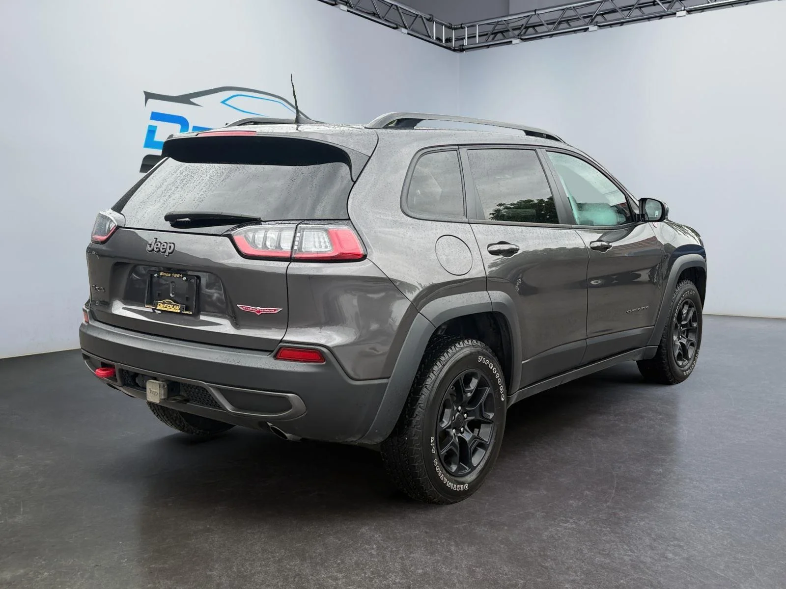 Used 2022 Granite Crystal Metallic Jeep Trailhawk image 3