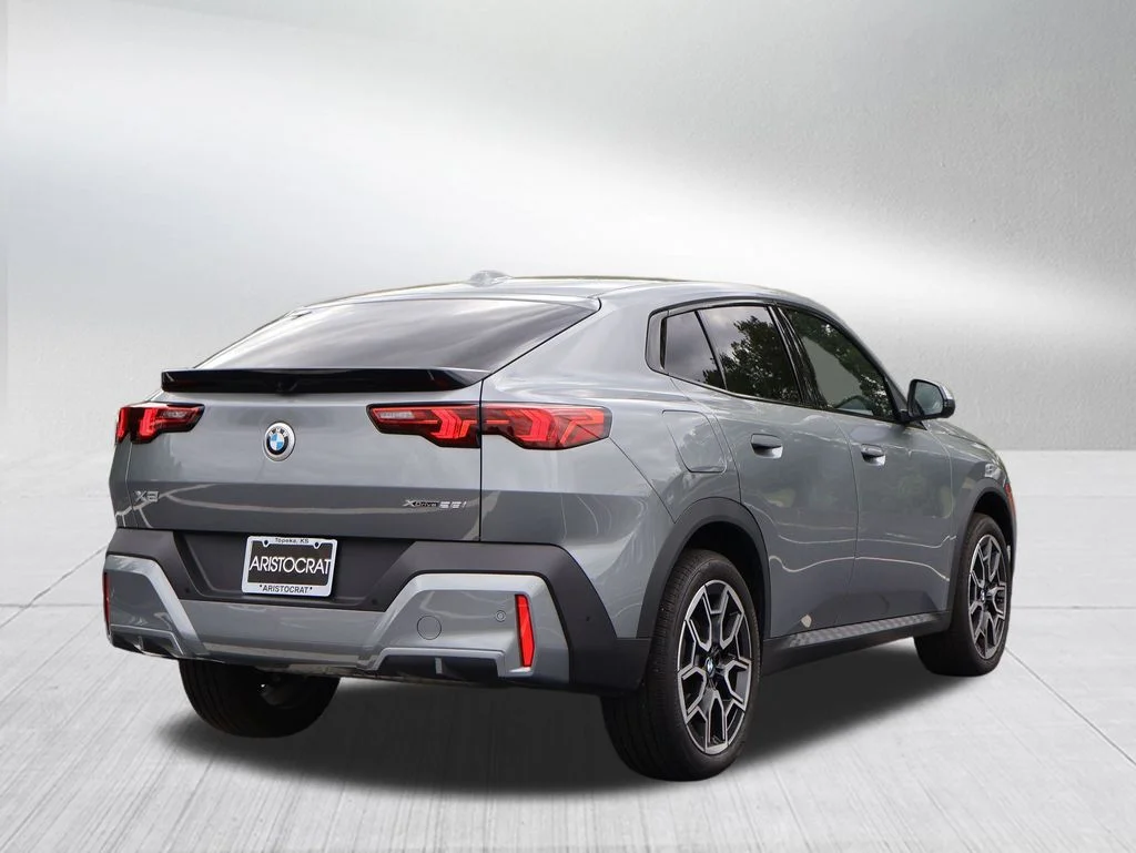 Used 2025 Gray BMW xDrive28i image 8