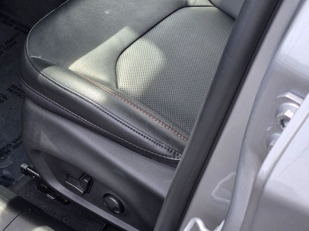 Used 2022 Billet Silver Metallic Jeep Limited image 22