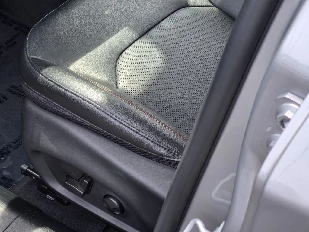 Used 2022 Silver Jeep Limited image 22