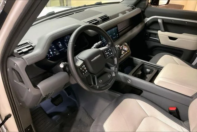 Certified Used 2024 White Land Rover X-Dynamic SE image 22