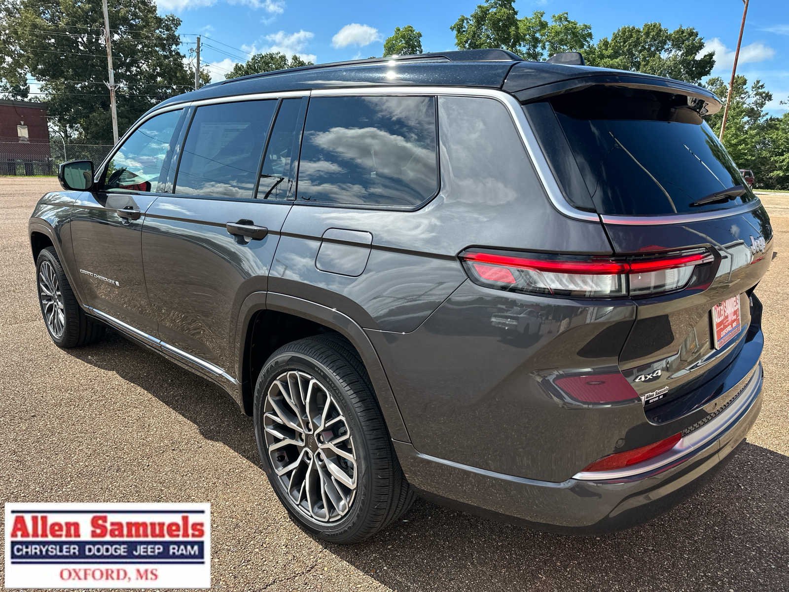New 2026 Baltic Gray Metallic Clear-Coat Exterior Paint Jeep Summit image 7