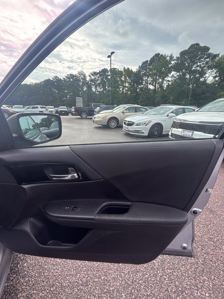 Used 2017 Silver Honda LX image 22