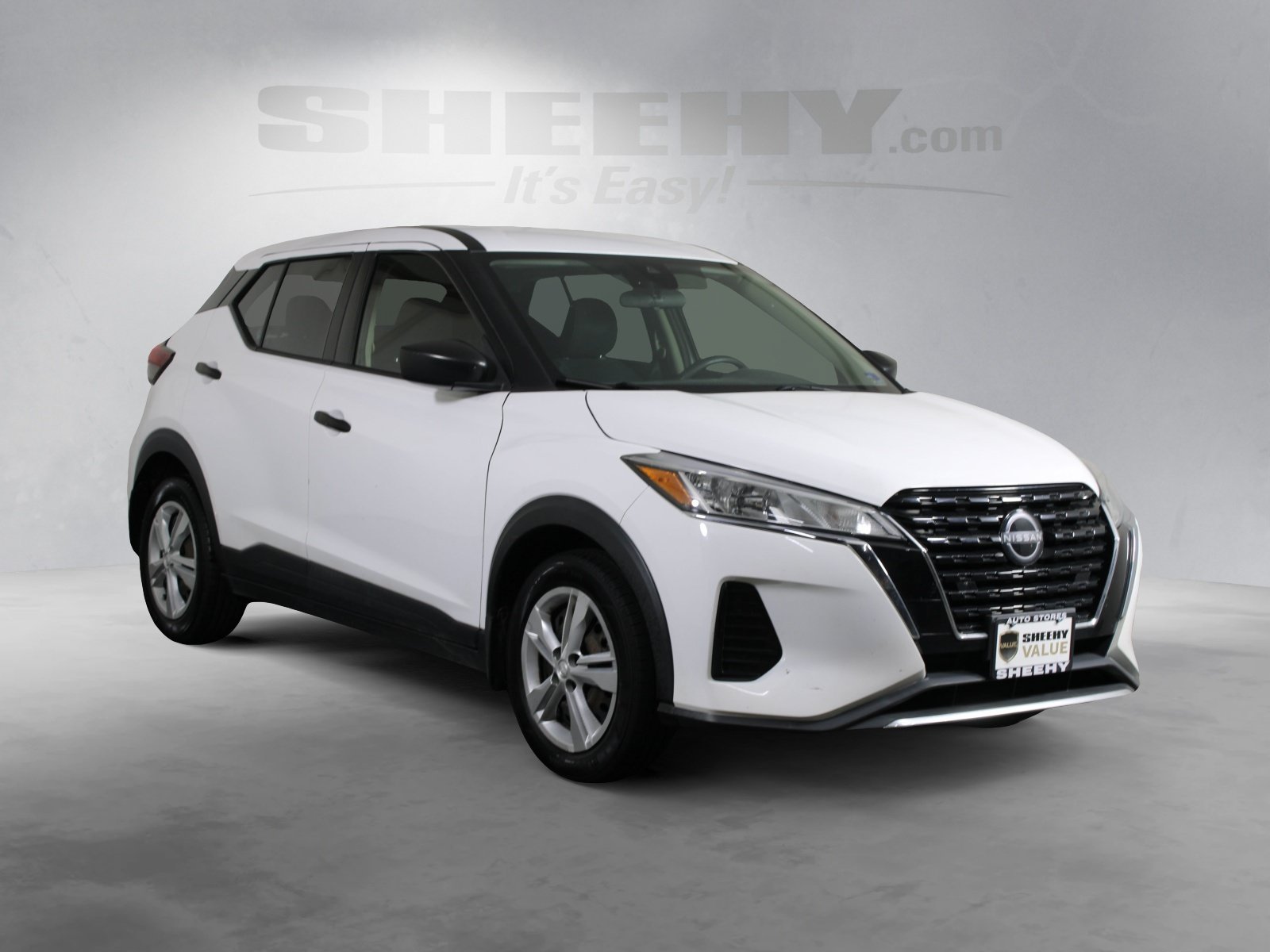 Used 2022 White Nissan S image 2