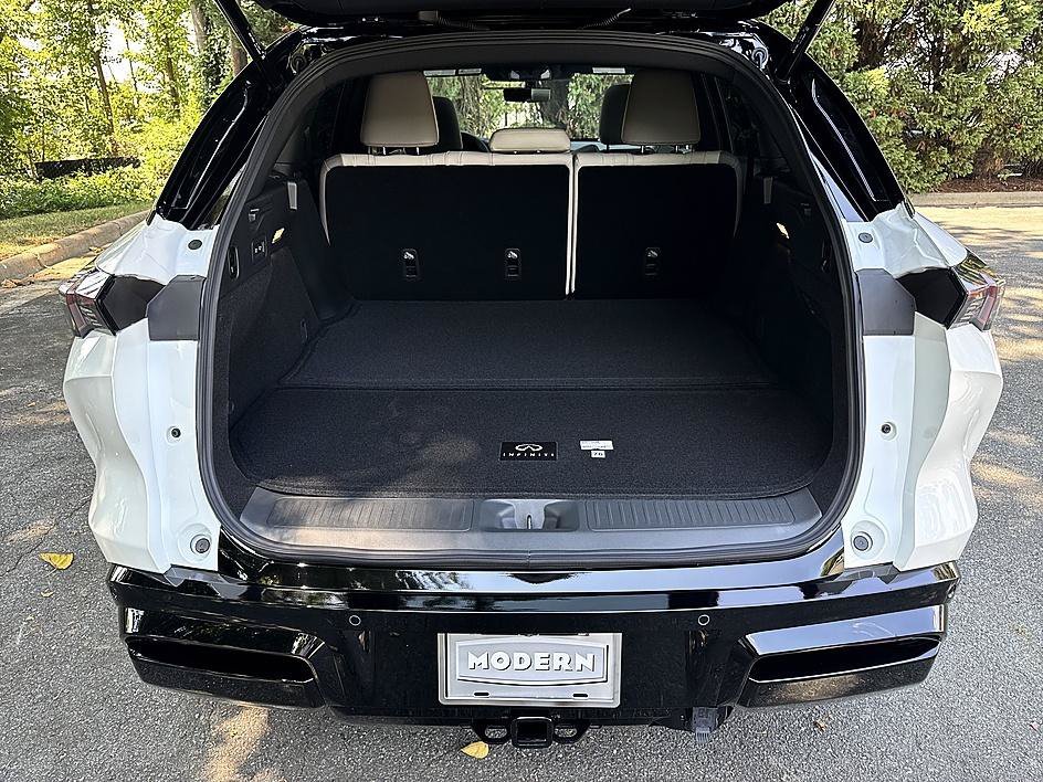 New 2027 Radiant White/Black Obsidian INFINITI SPORT image 23