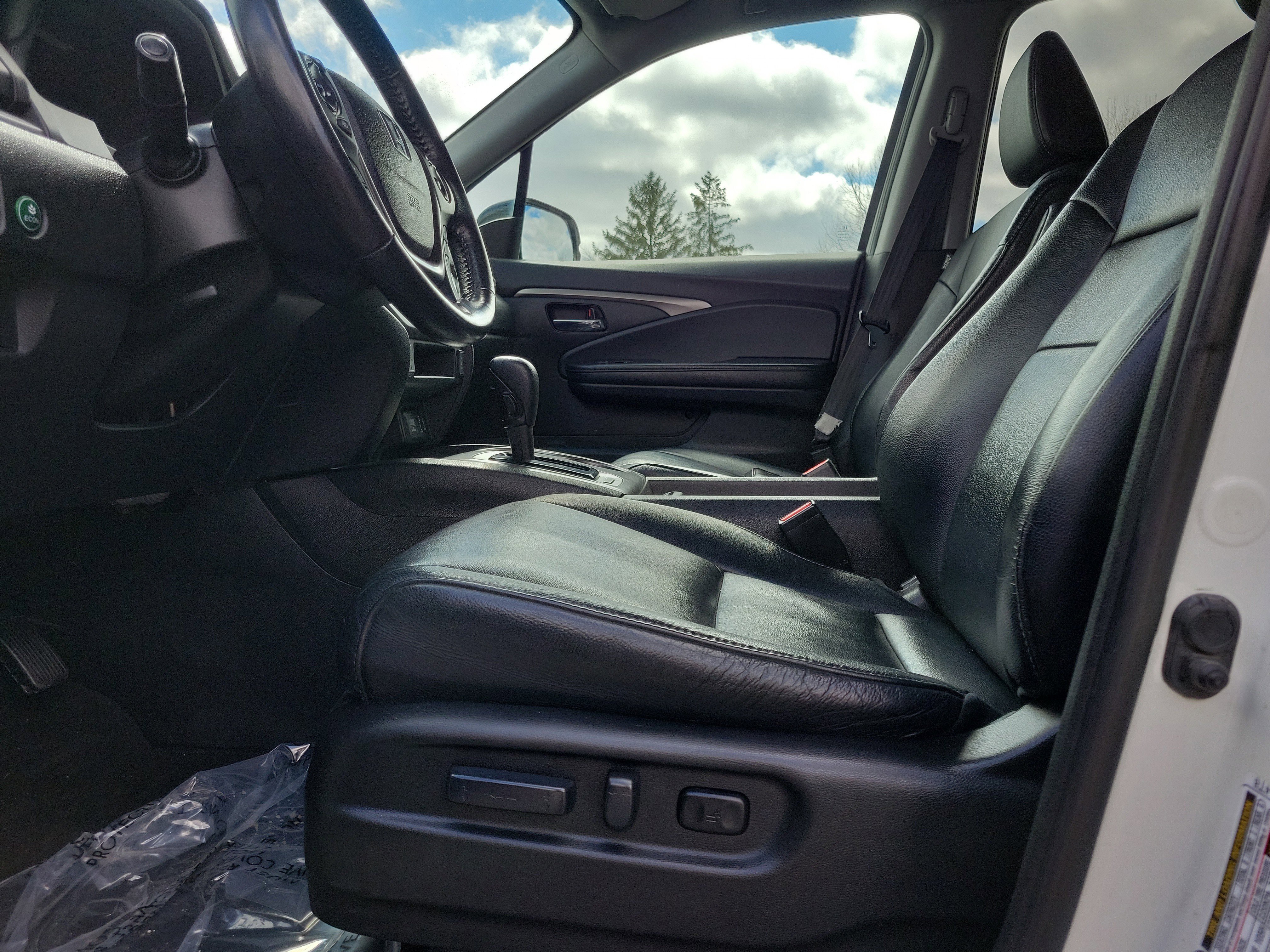 Used 2017 White Diamond Pearl Honda EX-L image 16