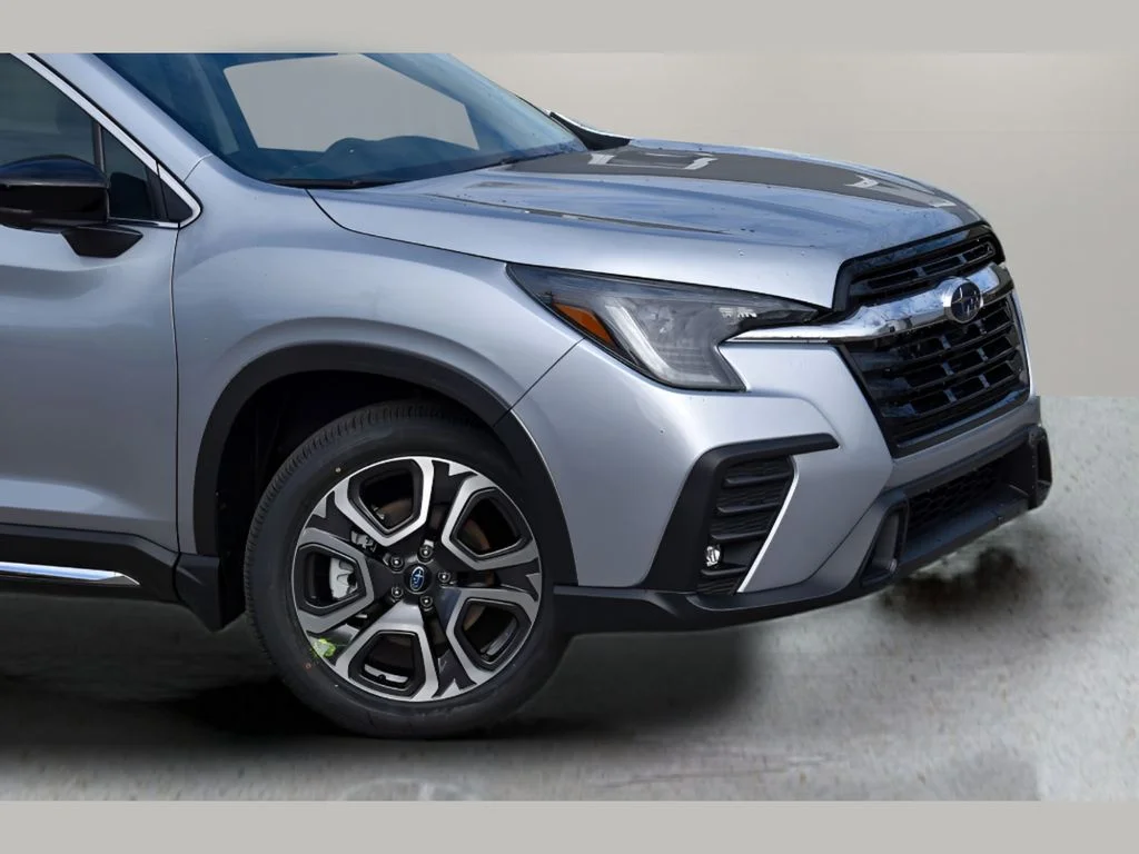 Used 2025 Ice Silver Metallic Subaru Limited image 38