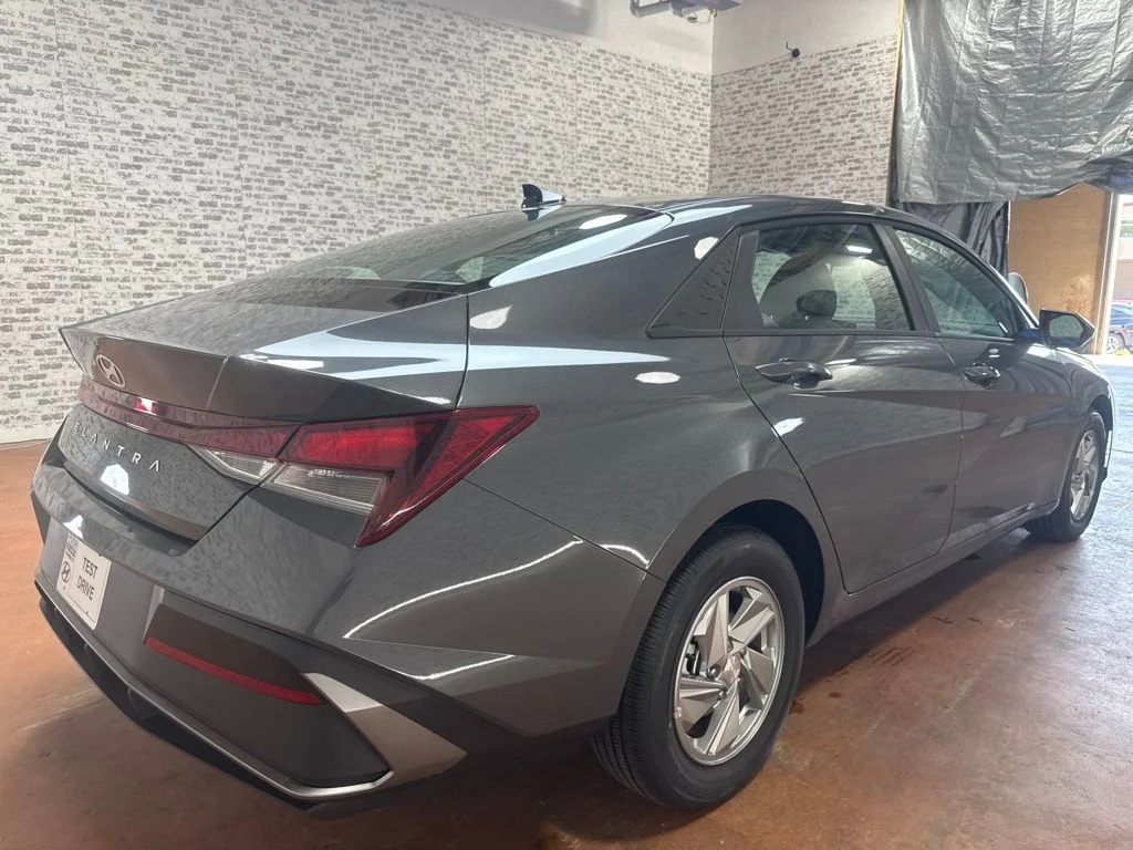 New 2026 Ecotronic Gray Hyundai SE image 7