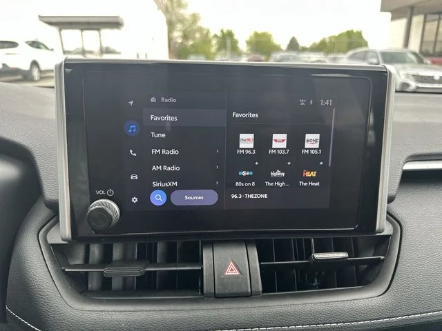 2024 Toyota RAV4 XLE - Photo 16