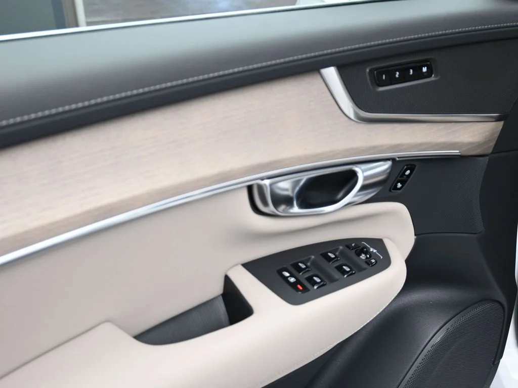 Used 2026 Crystal White Volvo Core image 9