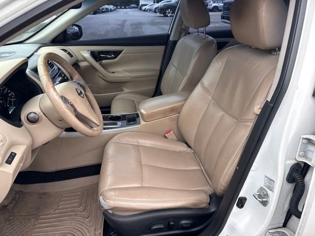 Used 2015 White Nissan 2.5 SL image 26