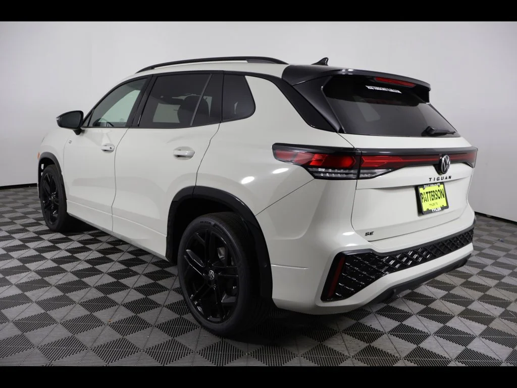 New 2026 Silver Volkswagen 2.0T SE R-Line Black image 4