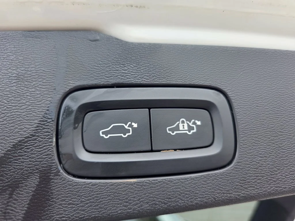 Used 2025  Volvo Plus image 36