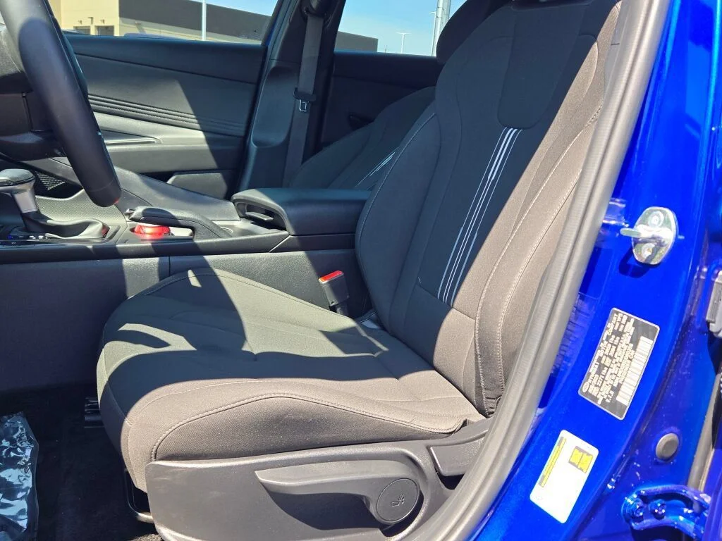 Used 2025 Blue Hyundai SEL Sport image 15