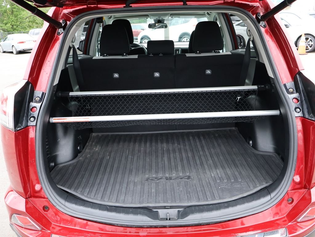 Used 2018 Red Toyota XLE image 15