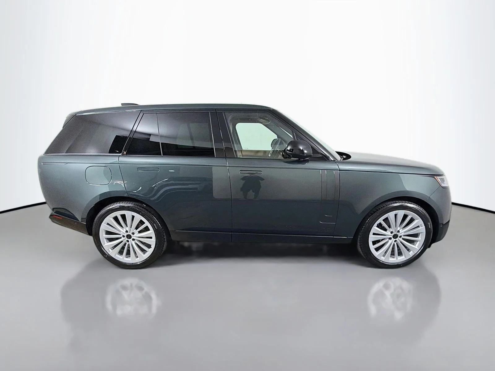 New 2026 Belgravia Green Land Rover SE image 6