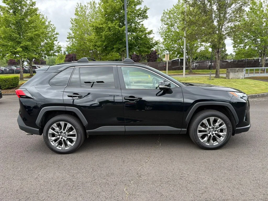 Used 2023 Midnight Black Metallic Toyota XLE Premium image 10