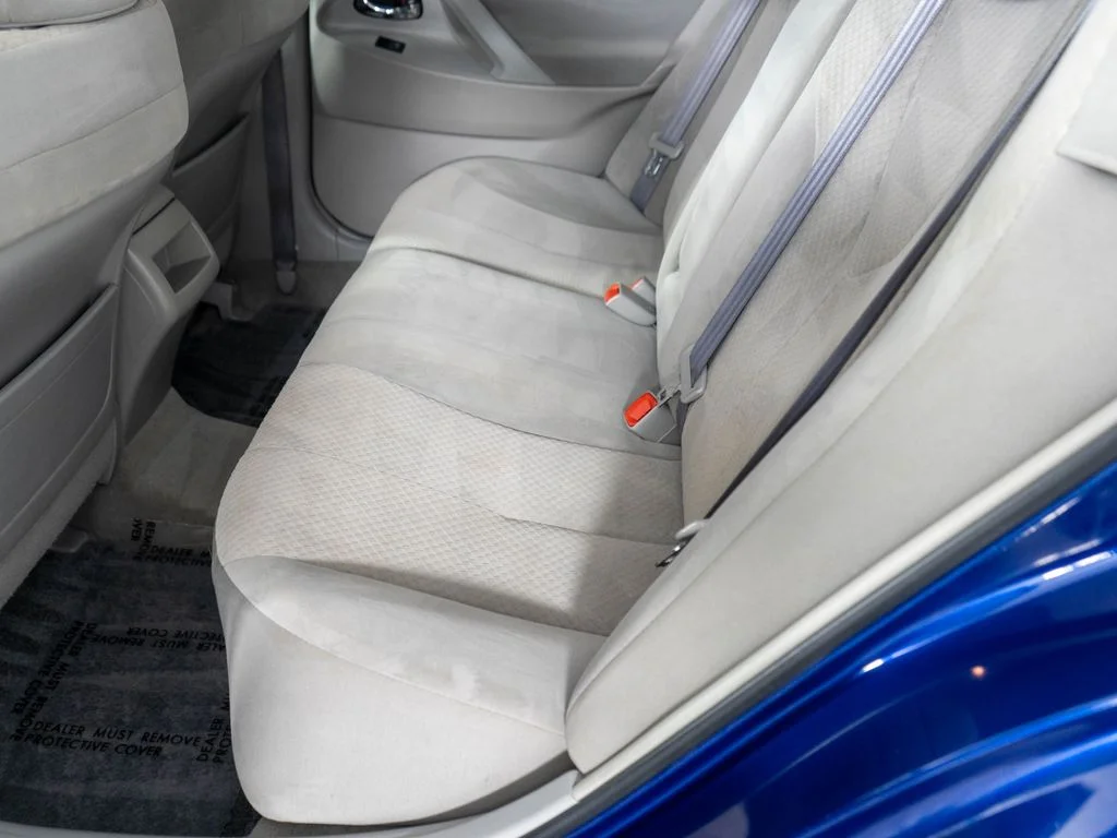 Used 2007 Blue Toyota LE image 11