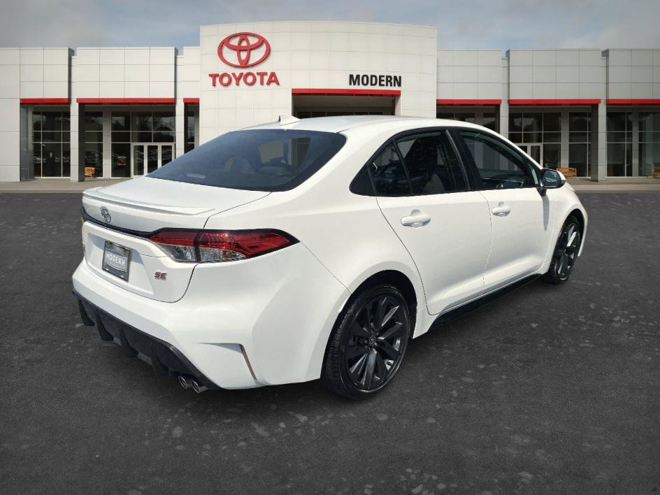 Used 2025 Ice Toyota SE image 5